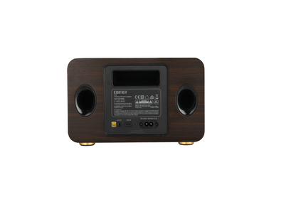 Puertos de conexión USB‑C y AUX en el parlante Edifier D32 Retro Walnut