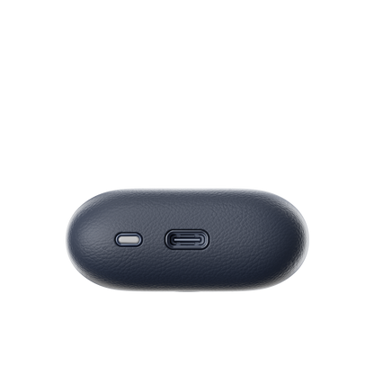 Detalle del estuche de los Edifier W260NC azul con puerto USB-C y botón