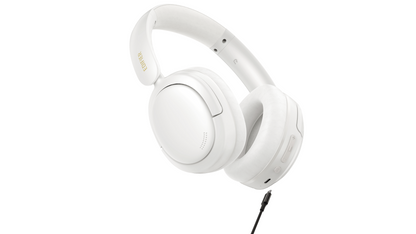 Auriculares Edifier W800BT SE blancos en vista diagonal con cable conectado